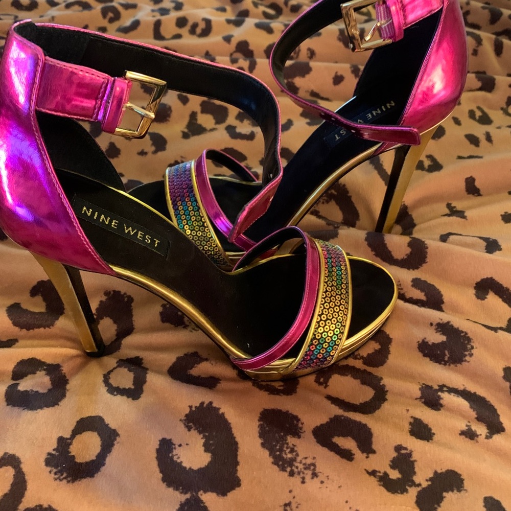 Mettallic heels